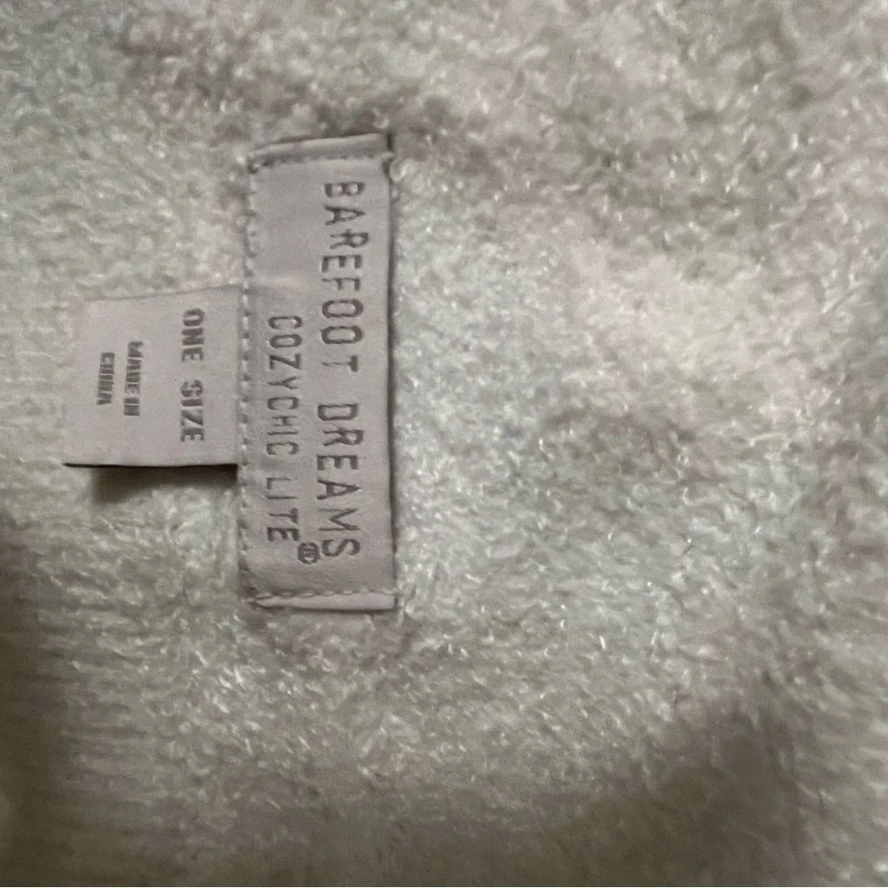 Barefoot dreams, blanket scarf. Cozy chic lite. Pearl/deep taupe.  Gently used - Picture 5 of 8